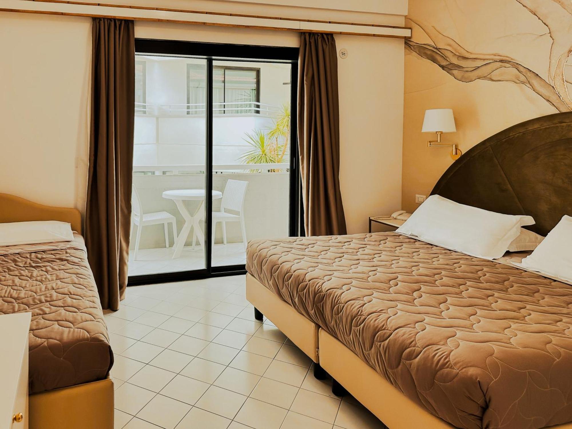 Hotel President - Vintage Hotel In Centro Riccione Zewnętrze zdjęcie